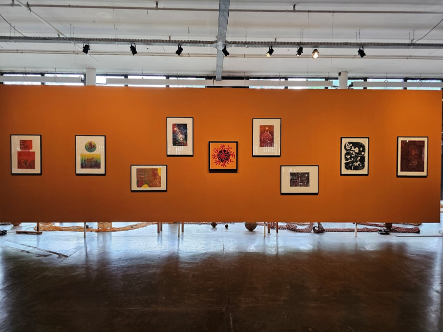 A tal parede laranja na bienal.