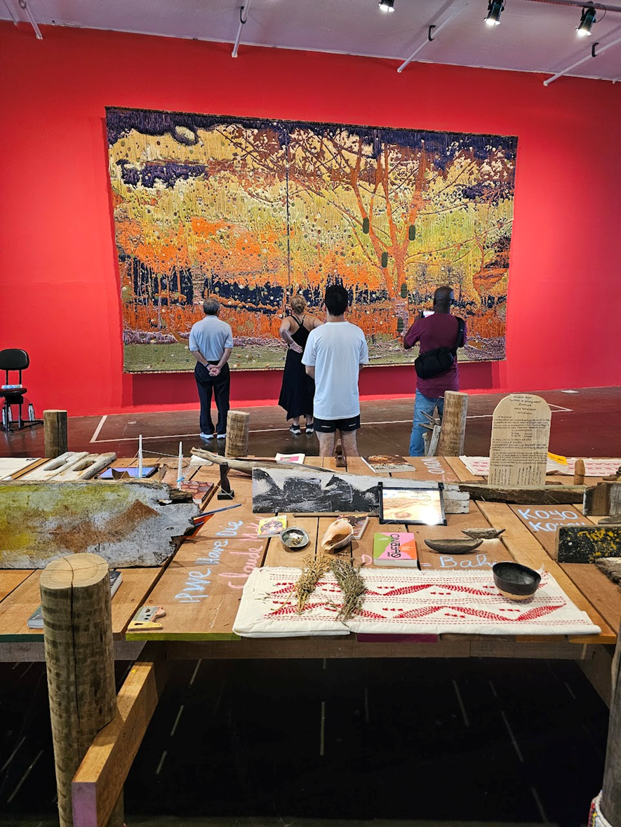 Essas tapeçarias estavam sempre lotadas enquanto eu estava lá. O pessoal gosta de uma tapeçaria.